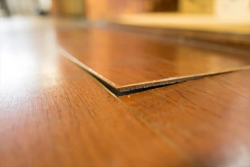 フローリングの浮きを防ぐ方法とは